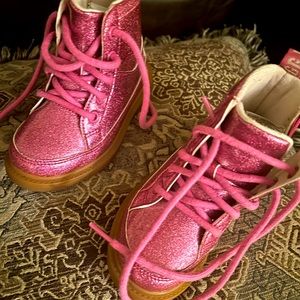 Size 9 Toddler girl pink Ugg boot